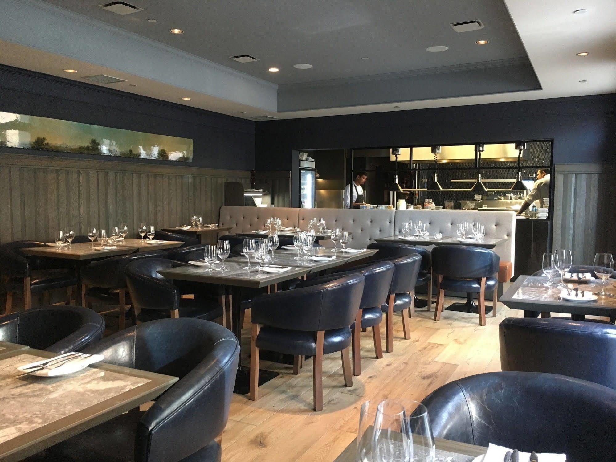 Hotel Arts Kensington YYC Esterno foto