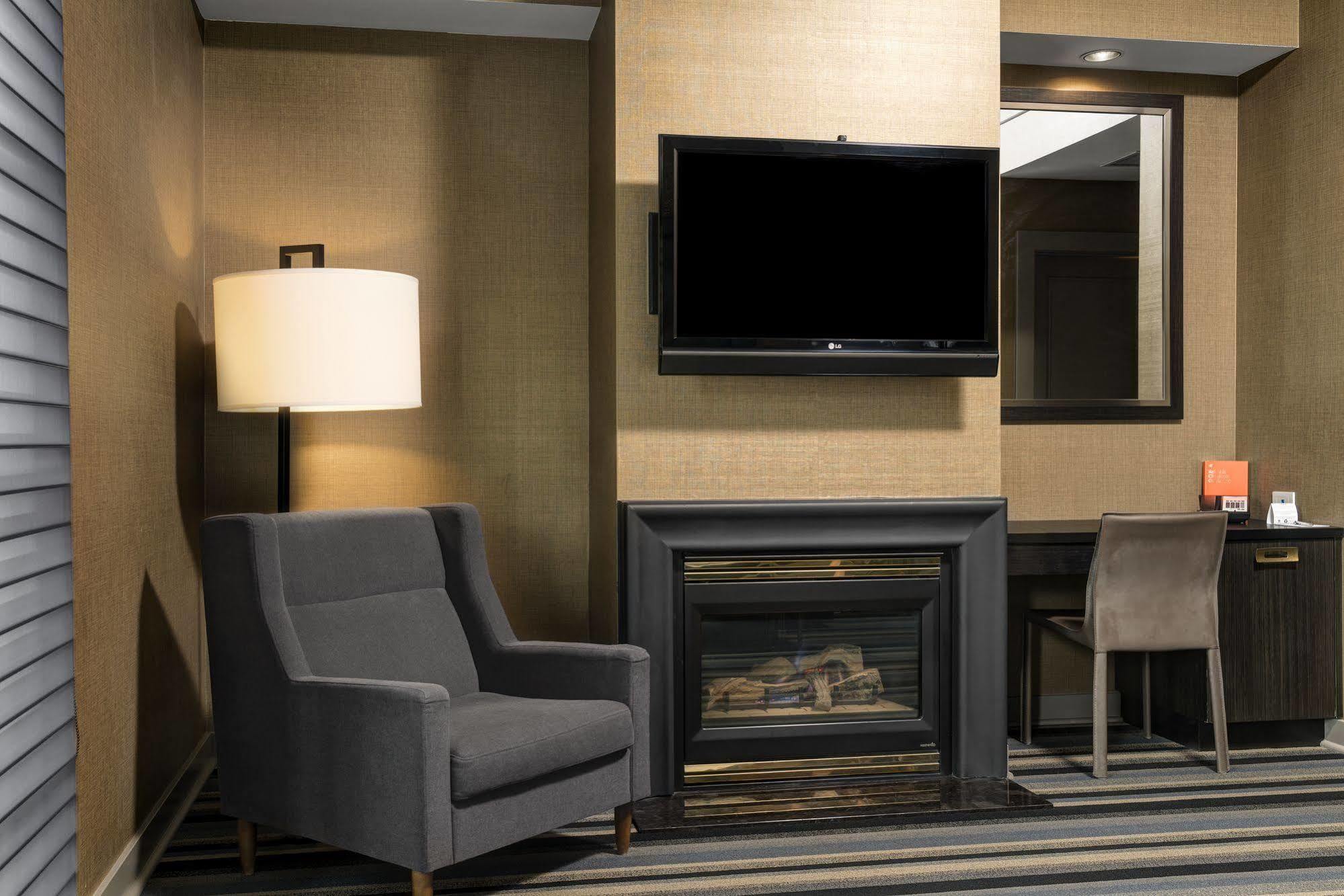 Hotel Arts Kensington YYC Esterno foto