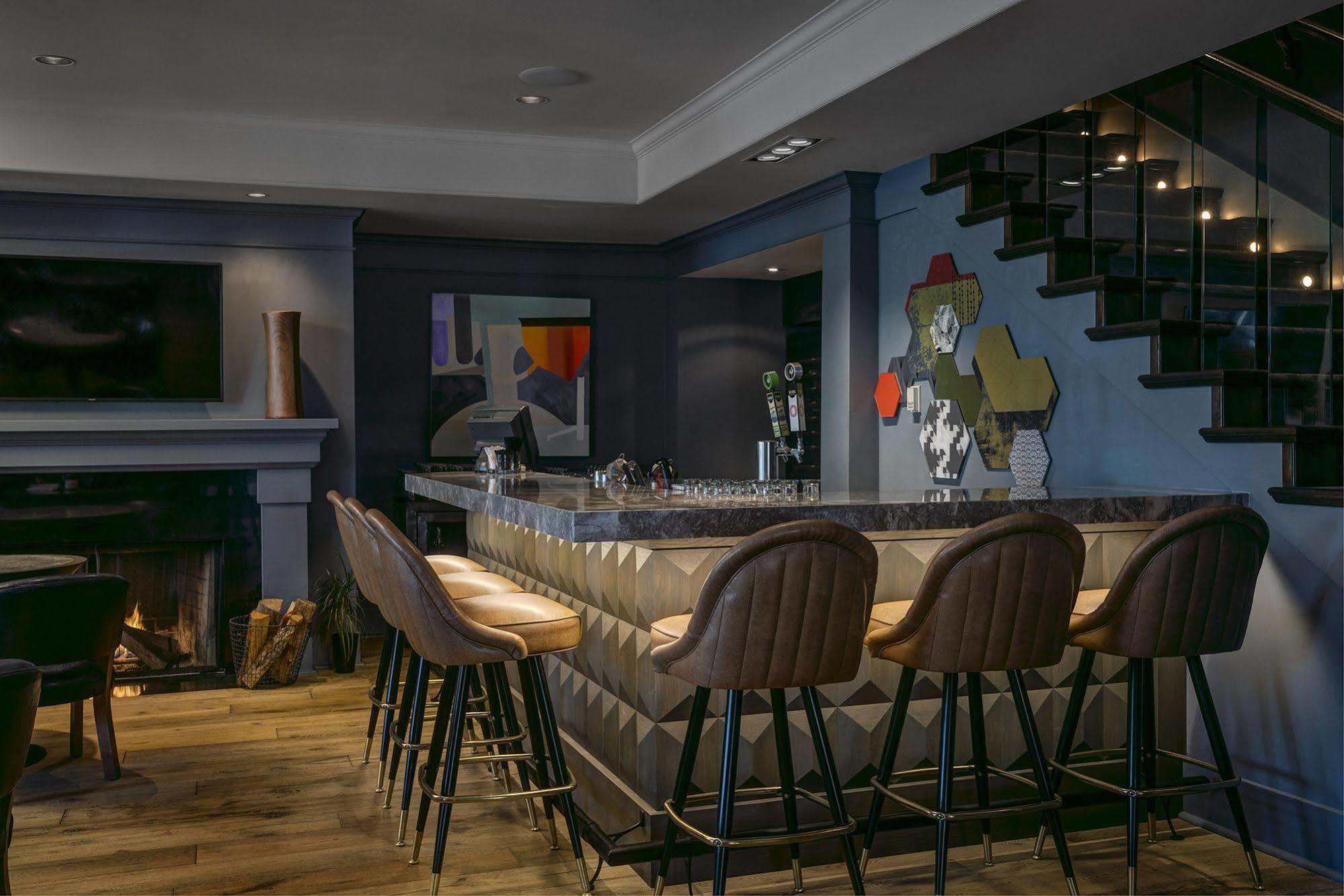 Hotel Arts Kensington YYC Esterno foto