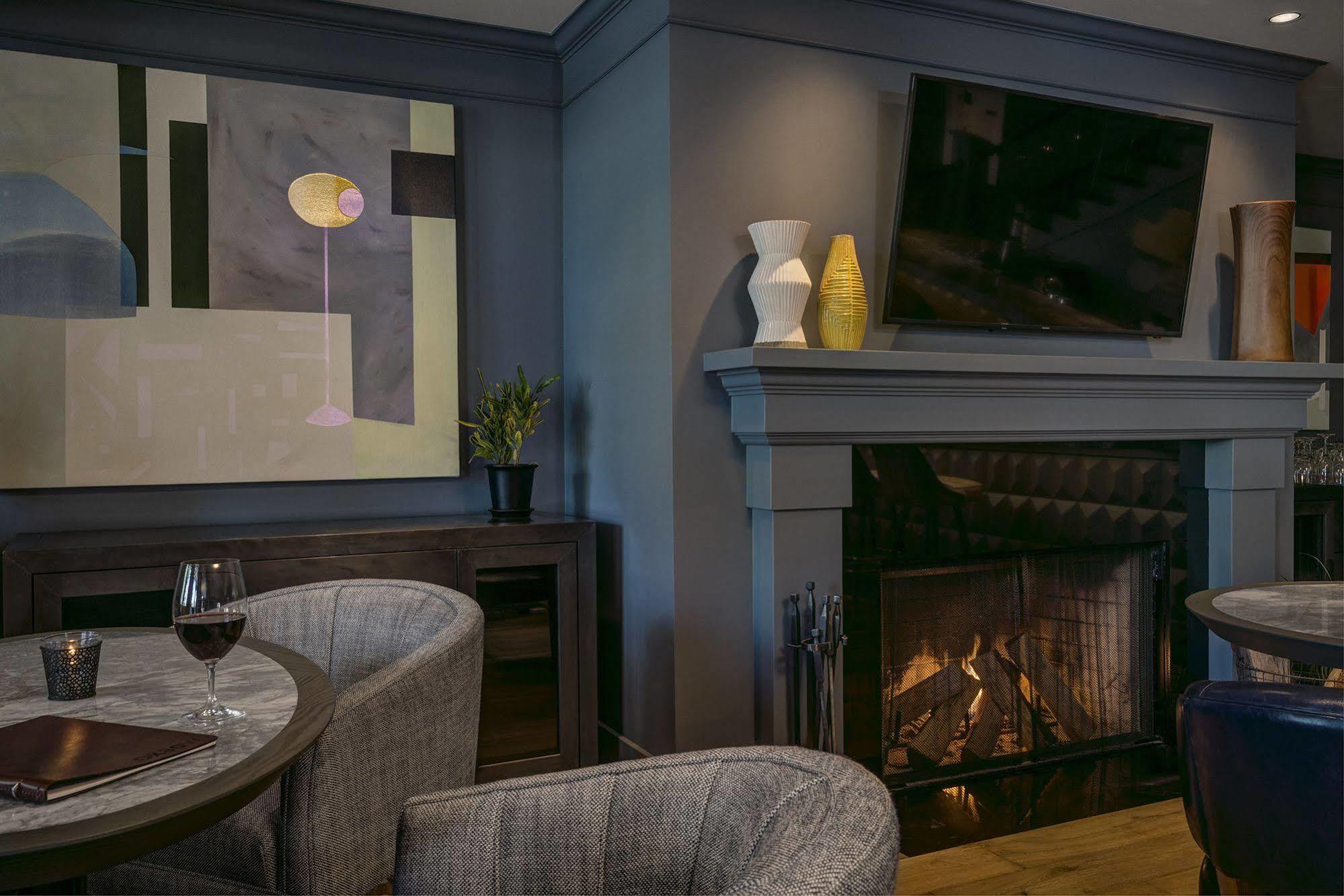 Hotel Arts Kensington YYC Esterno foto
